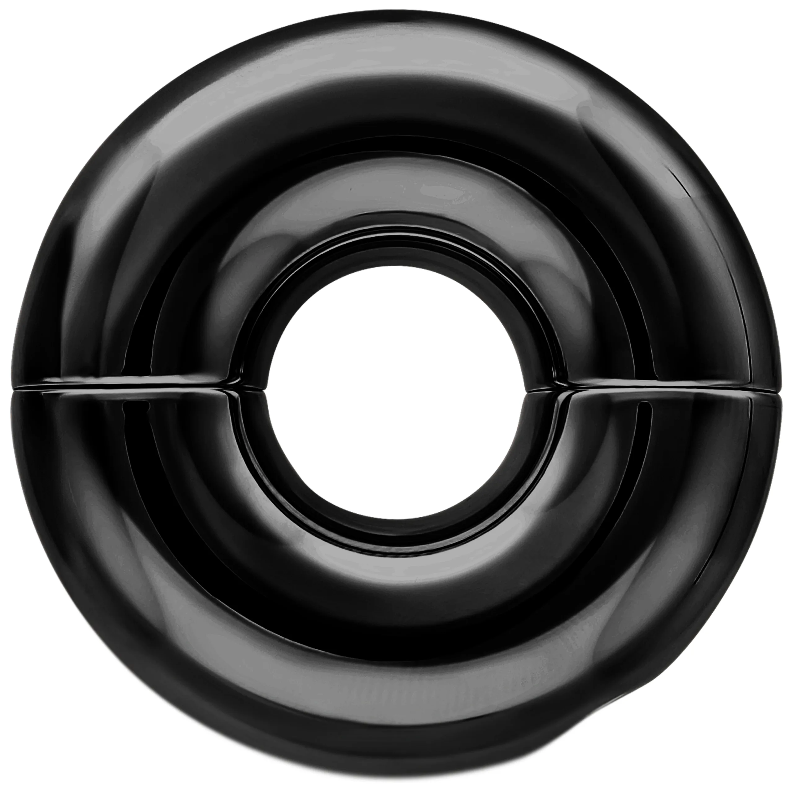 Schwarzer Tribal Dream Ring aus Chirurgenstahl auf weißem Hintergrund