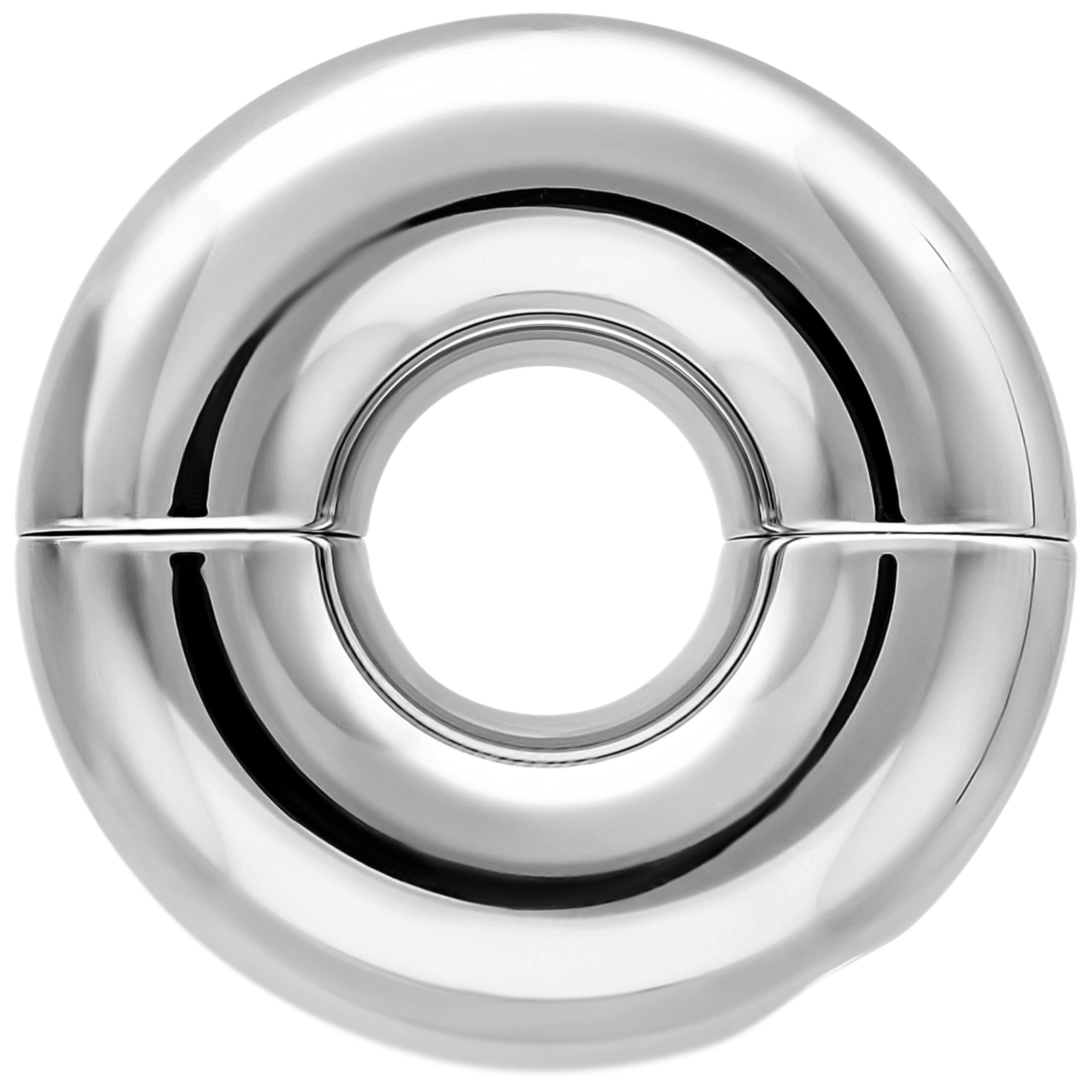 Silberner Piercingring aus Chirurgenstahl auf weißem Hintergrund