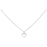 Silberne Kette mit kleinem Herzanhänger auf weißem Hintergrund