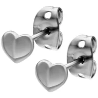 Silberne Herz Ohrstecker aus Edelstahl auf weißem Hintergrund