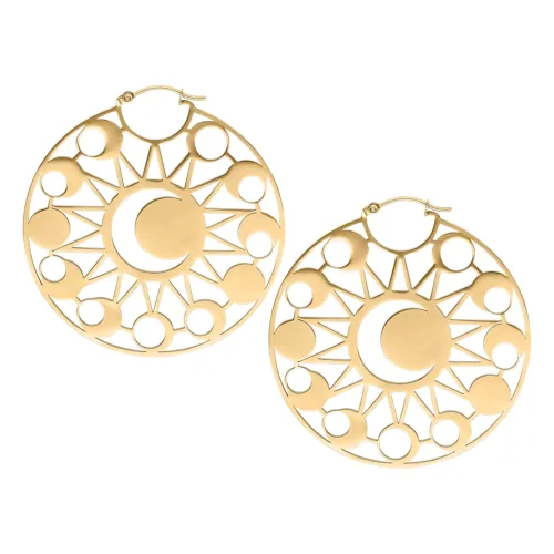 Goldene Ohrringe im Mond-Eklipsen-Design mit Klappverschluss auf weißem Hintergrund