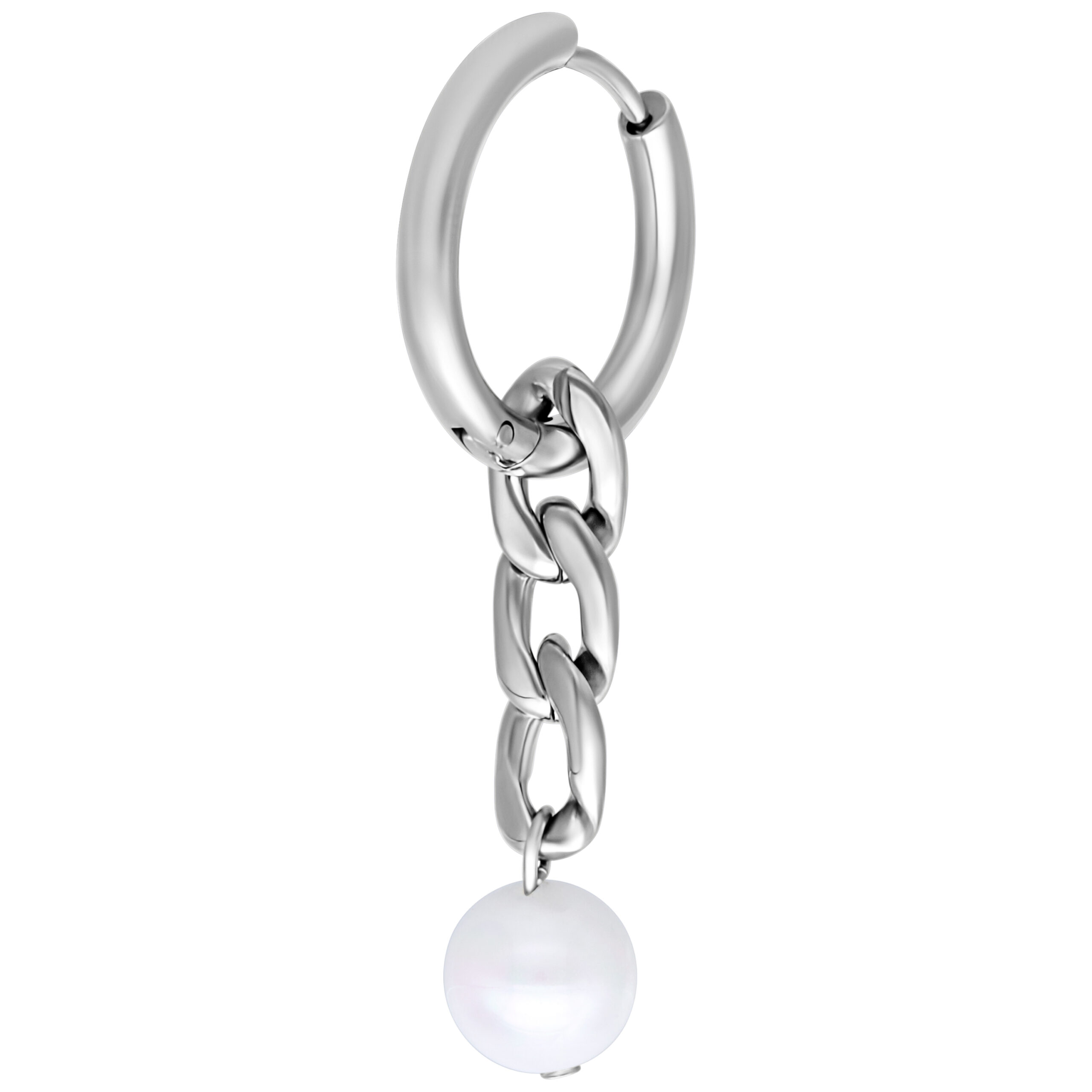 Kleine Chunky Pearl Hoops aus Silber Silberfarbener Ohrring mit Kettendesign und Perle auf weißem Hintergrund