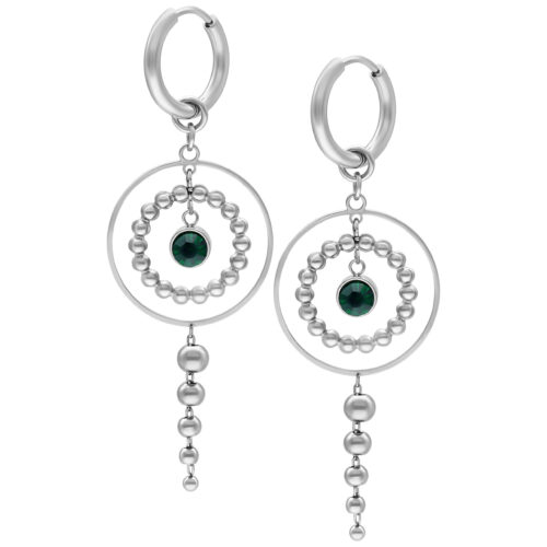 Silberne Creolen mit smaragdgrünem Kristall auf weißem Hintergrund