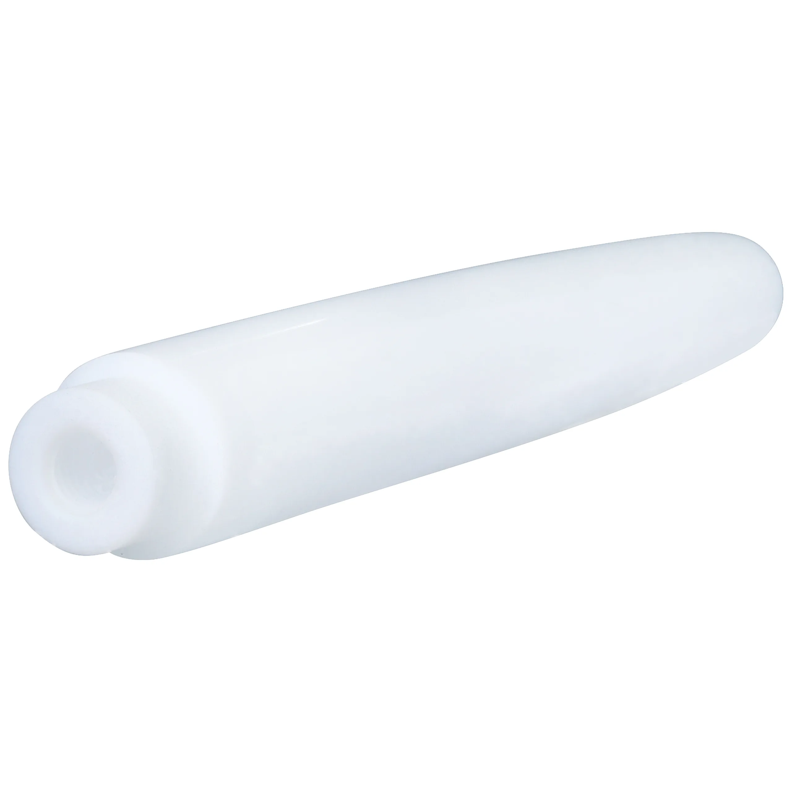 Weißer PTFE Dehnstab zur Verwendung bei Ohrpiercings auf weißem Hintergrund