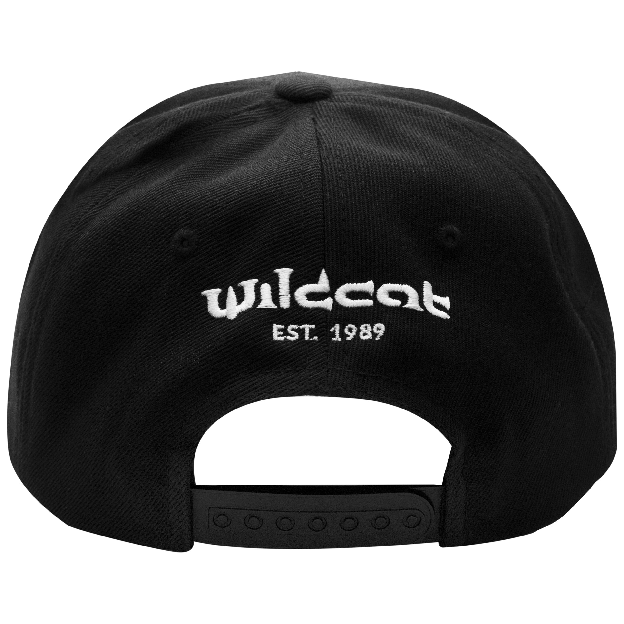Schwarze Wildcat Snapback Cap mit weißem Logo und verstellbarem Verschluss auf weißem Hintergrund