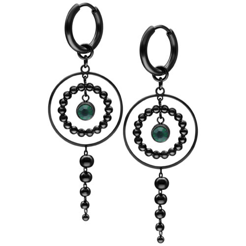 Schwarze Ohrringe mit smaragdgrünen Kristallen auf weißem Hintergrund