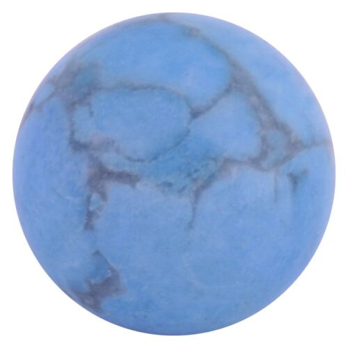 Türkisfarbene Piercingkugel aus Stein mit 6mm Durchmesser auf weißem Hintergrund