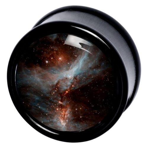 Schwarzer Plug aus PMMA mit Nebelmotiv und bunten Details auf weißem Hintergrund