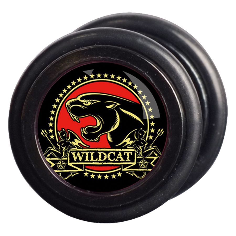 Schwarzer Panther Fake Plug Piercing Schwarzer Fake Plug mit Panther-Design und Wildcat-Logo auf rotem Hintergrund