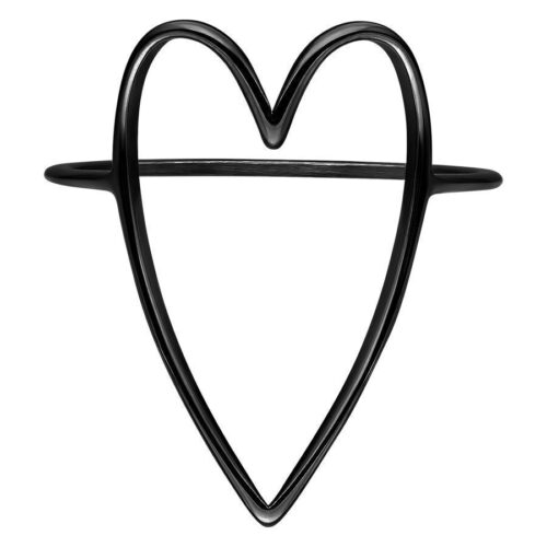 Schwarzer Herzring aus Chirurgenstahl auf weißem Hintergrund