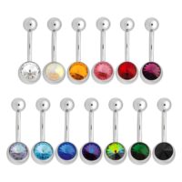 Titan Bauchnabel Bananabell mit Kristallen Silberne Bauchnabelpiercings mit bunten Kristallen auf weißem Hintergrund