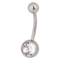 Silbernes Bauchnabelpiercing aus Titan mit klarem Kristall auf weißem Hintergrund