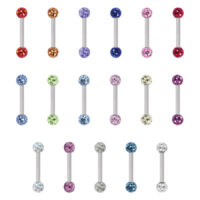 Verschiedene farbige Piercing Stäbe mit Kristallen auf weißem Hintergrund