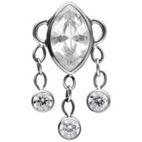 Silberner Push Fit Aufsatz mit drei hängenden Kristallen auf weißem Hintergrund