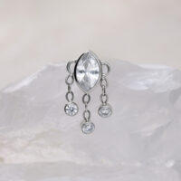 Silberfarbener Push Fit Aufsatz mit hängenden Kristallen auf weißem Hintergrund