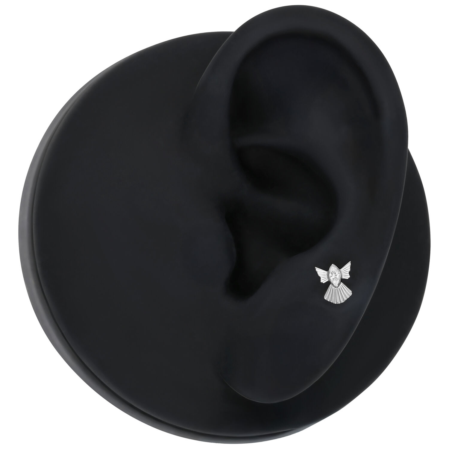 Silberner Schneengel Aufsatz in Ohrmodell, schwarzer Hintergrund