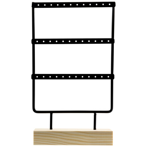 Schwarzer Metallständer auf hellem Holzsockel, mit Löchern für Ohrringe