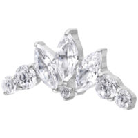 Silberner Tiara-Bogenaufsatz aus Titan mit klaren Kristallen auf weißem Hintergrund